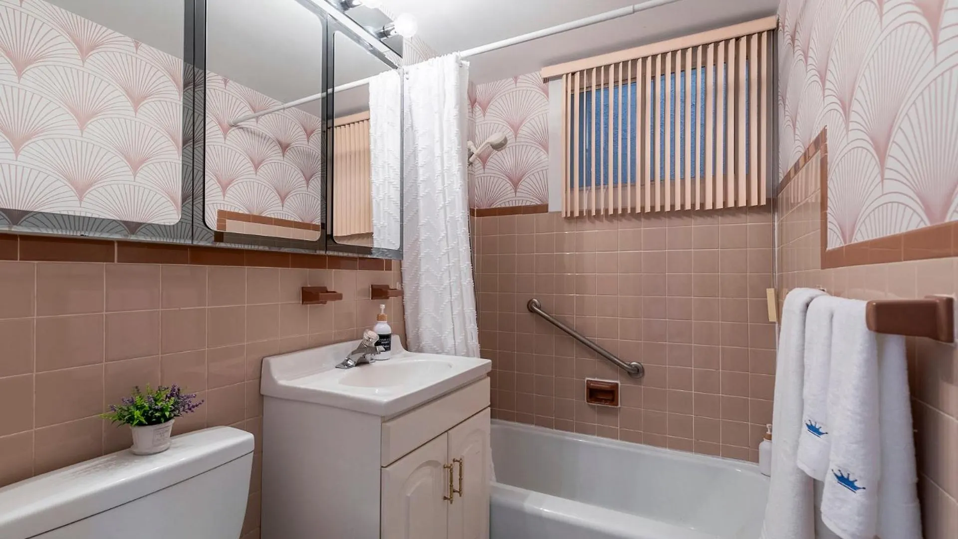 Cozy Montreal Entire Apartment-3Min Walk To Metro-Free Parking-Botanical Garden-Biodome 公寓